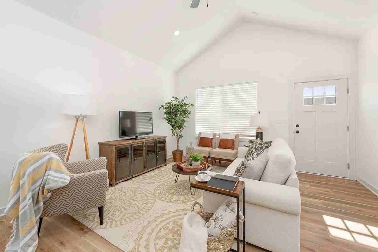 2145 E Elk Ridge Ave - Photo 2 of 15