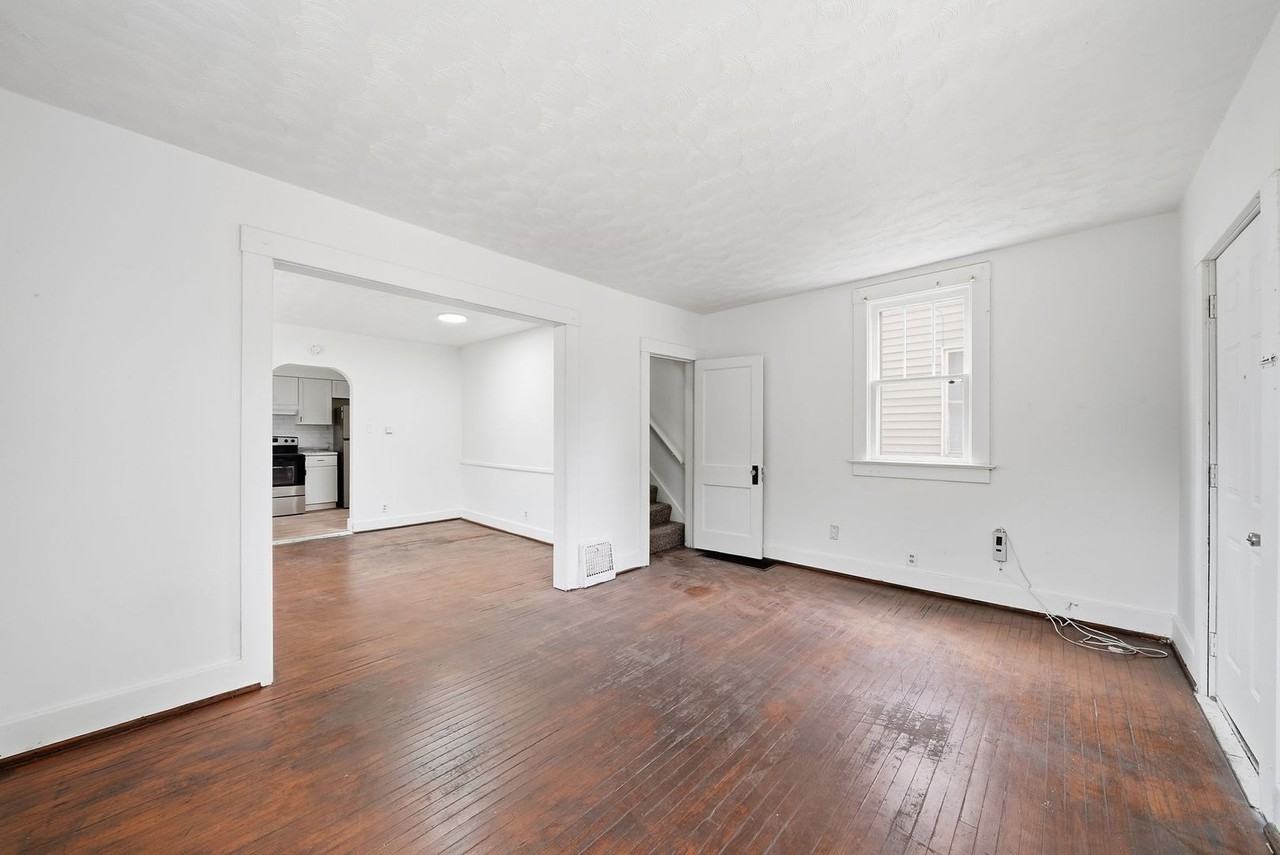 1211 Emily St - Photo 2 of 32