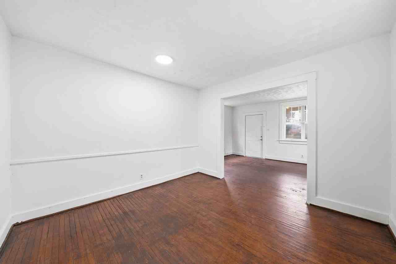 1211 Emily St - Photo 3 of 32
