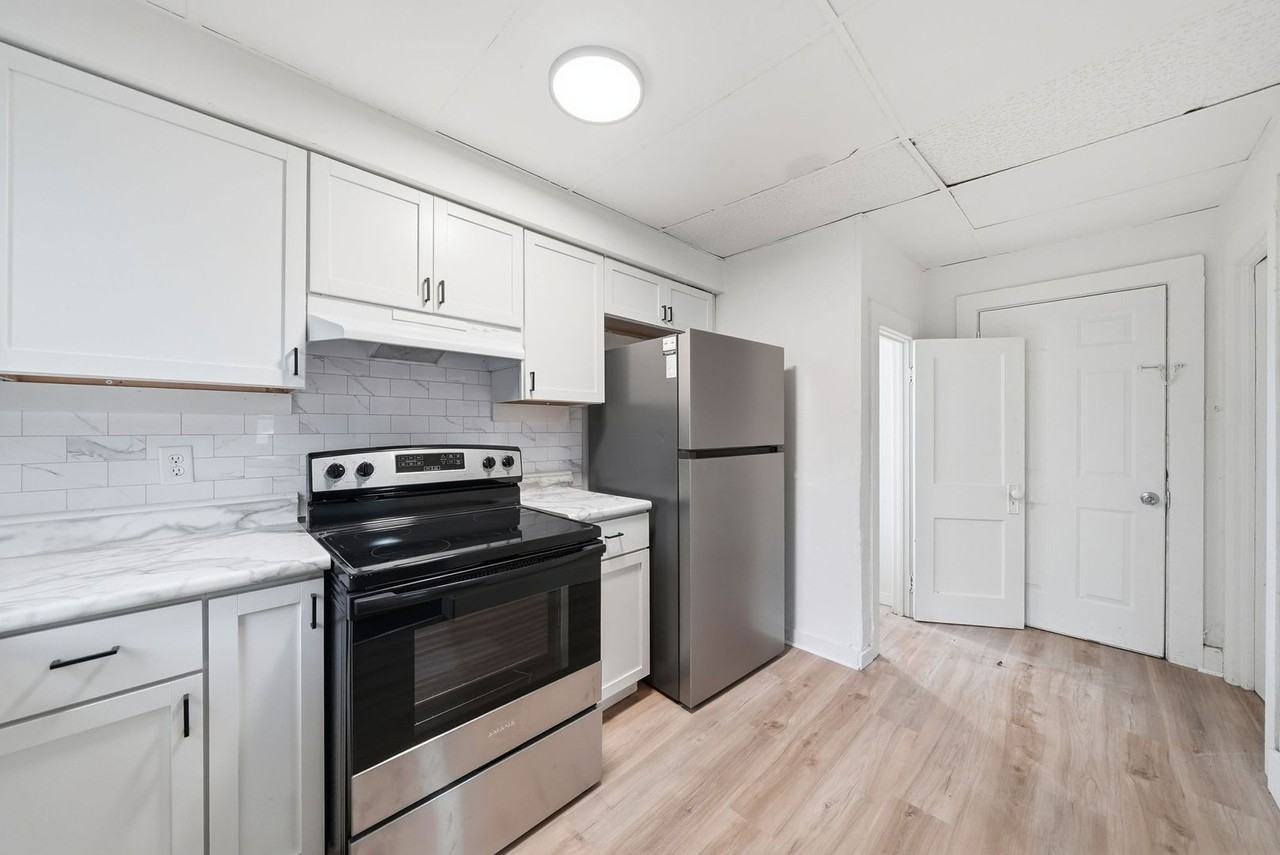 1211 Emily St - Photo 4 of 32