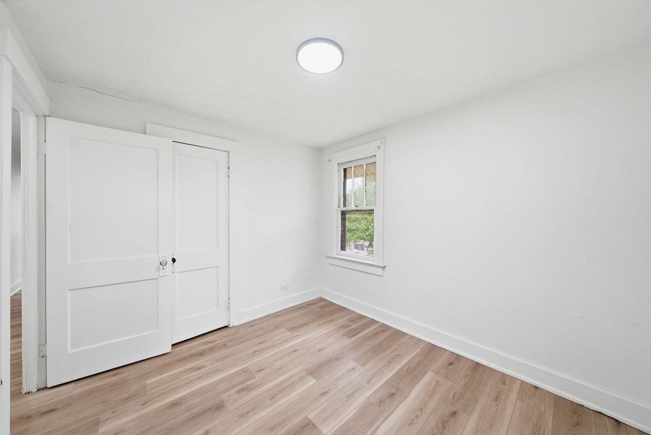1211 Emily St - Photo 5 of 32