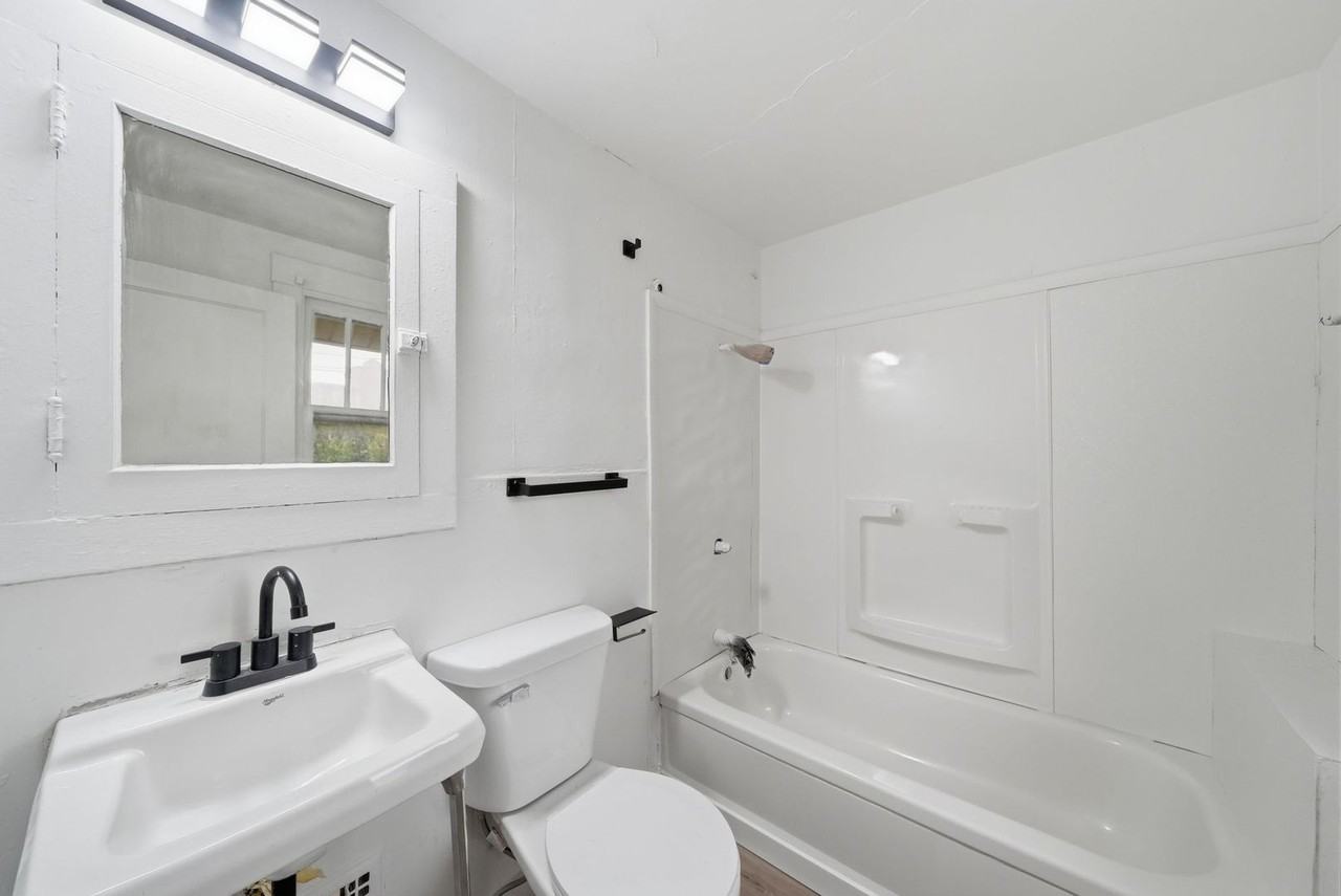 1211 Emily St - Photo 7 of 32