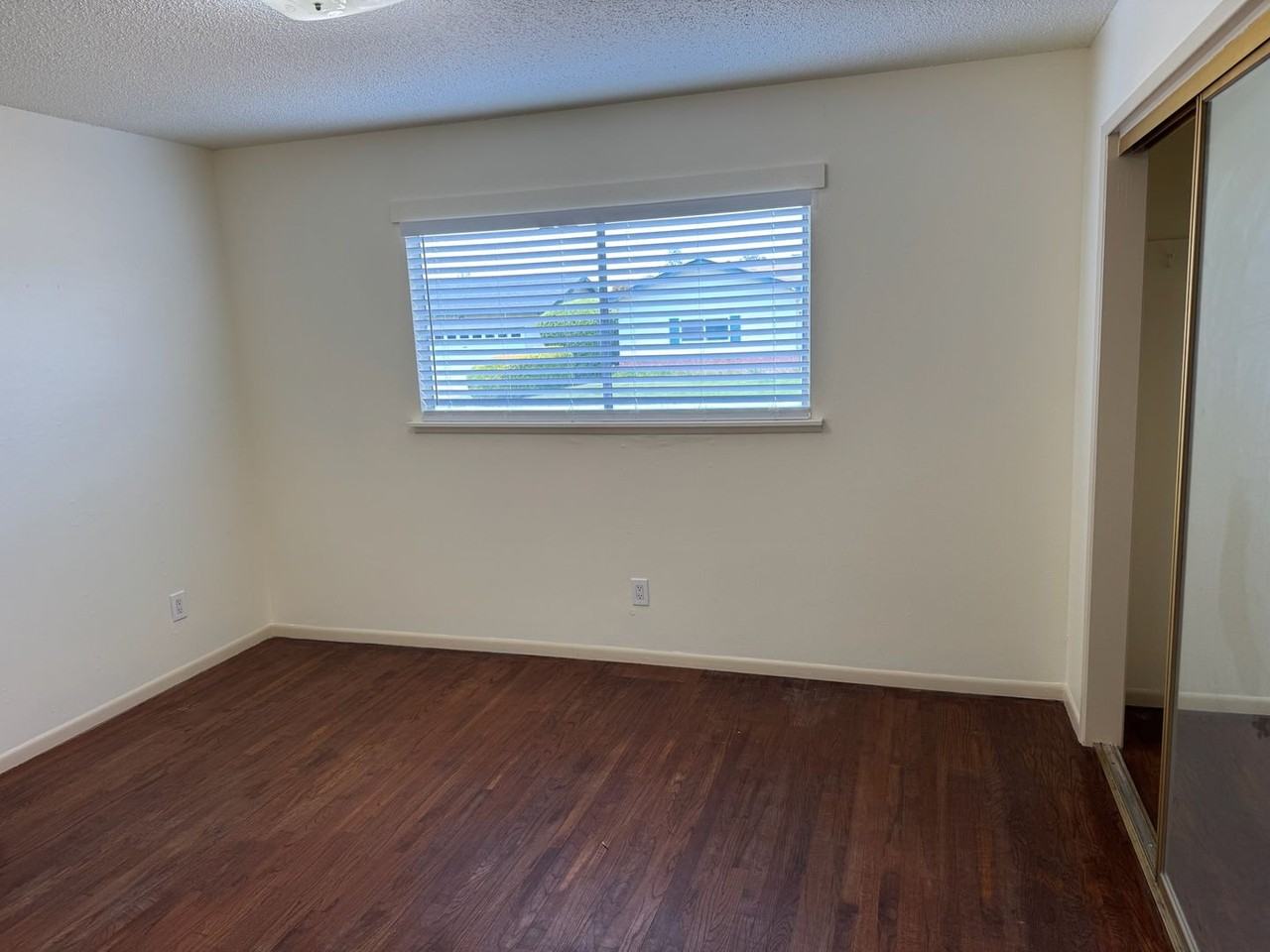 870 Pearl Dr - Photo 3 of 21