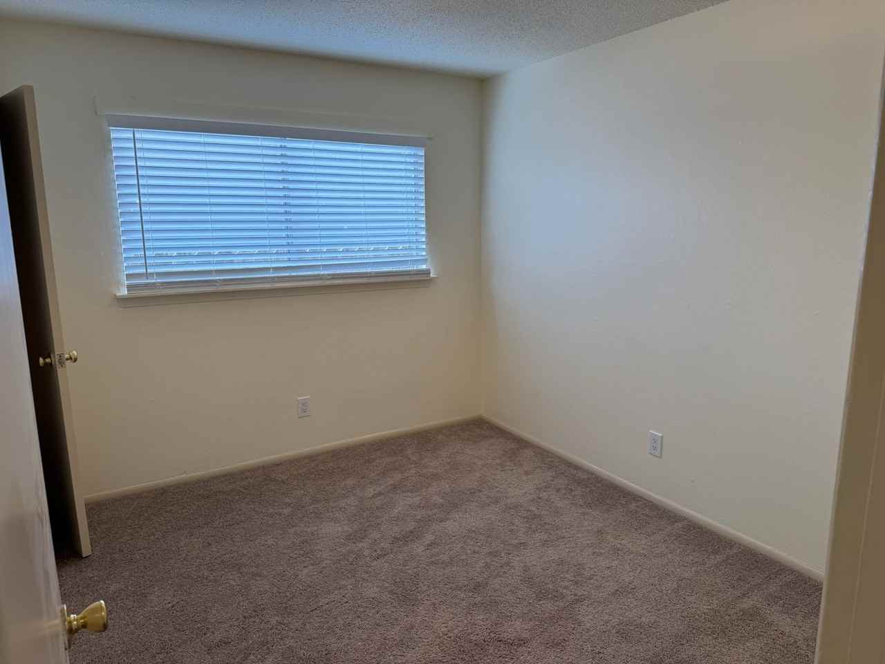 870 Pearl Dr - Photo 5 of 21