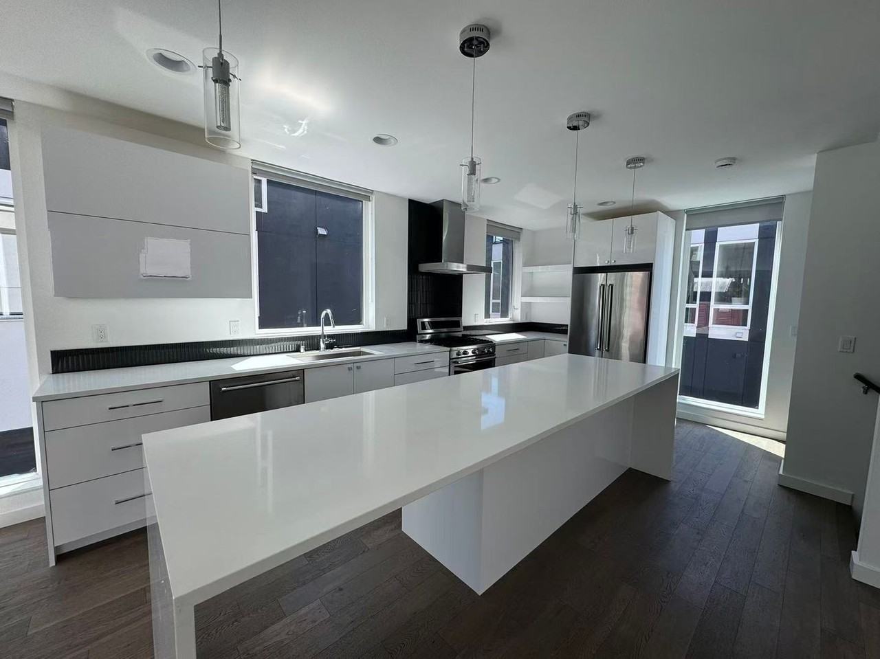 1110 14th Ave - Photo 3 of 23