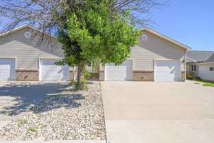 1422 E Redwood Blvd - Photo 1 of 1