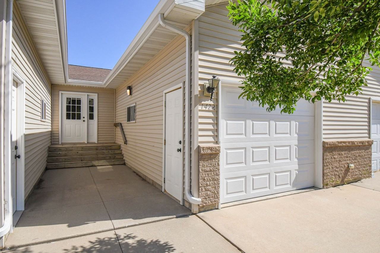 1422 E Redwood Blvd - Photo 4 of 33