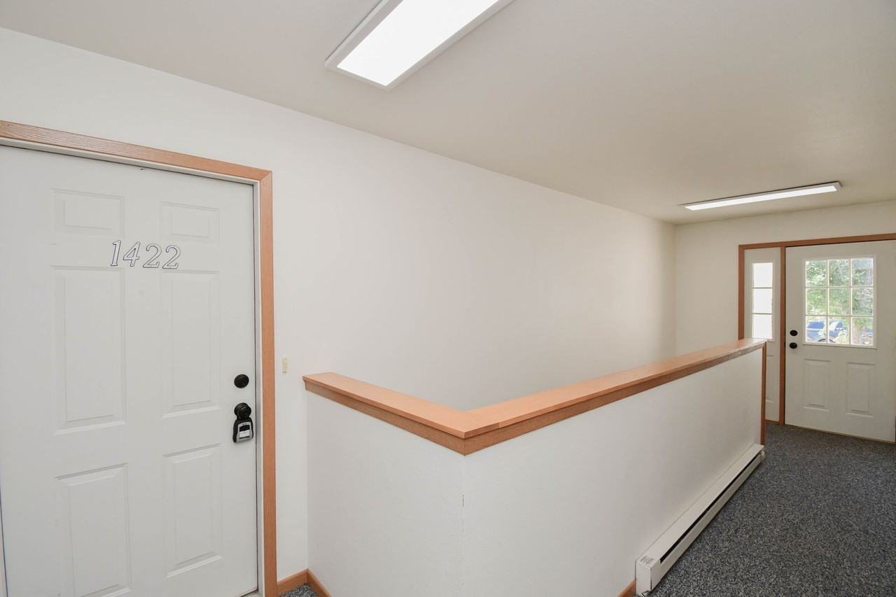 1422 E Redwood Blvd - Photo 5 of 33