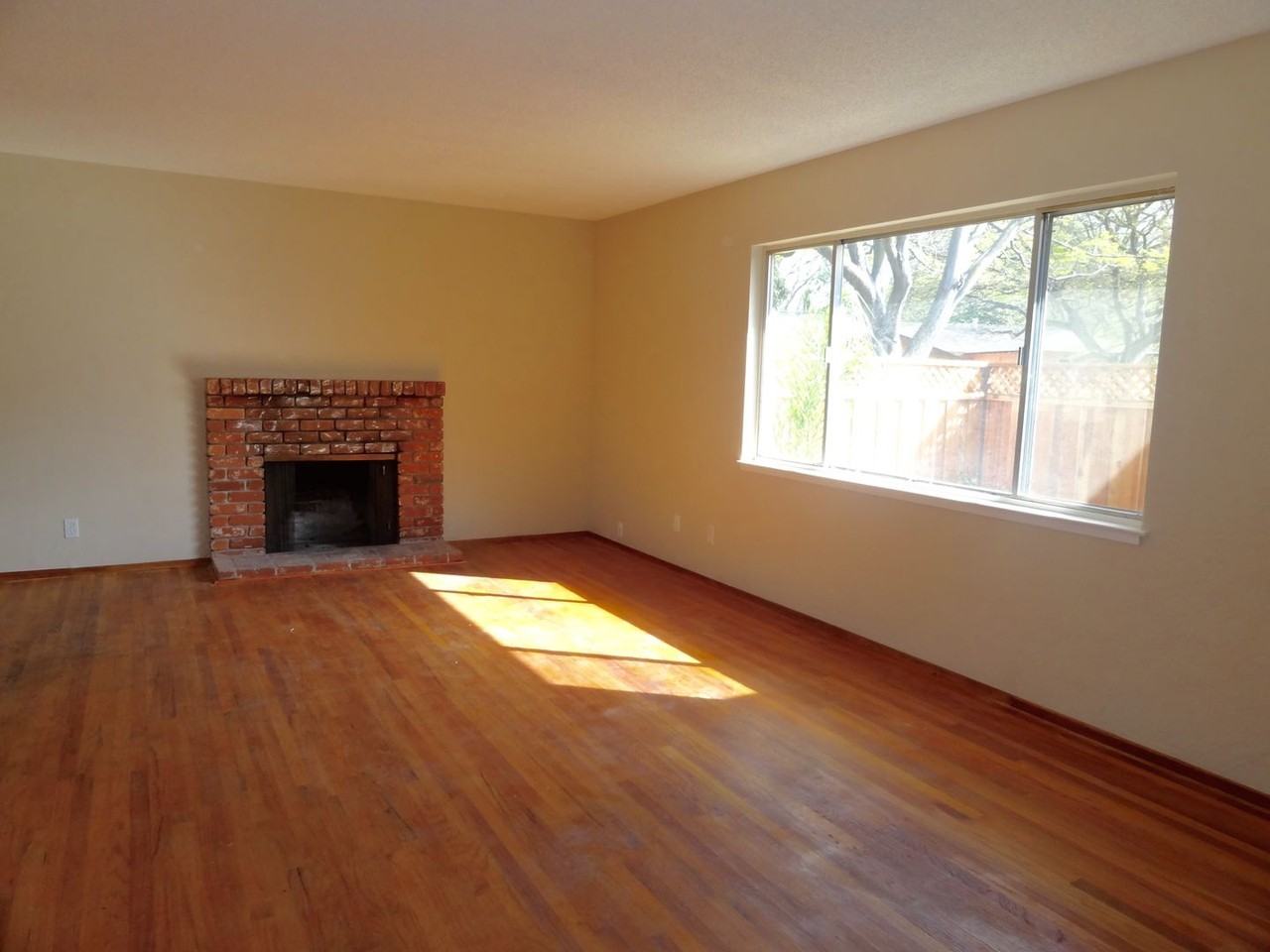 1395 Olympus Dr - Photo 2 of 9