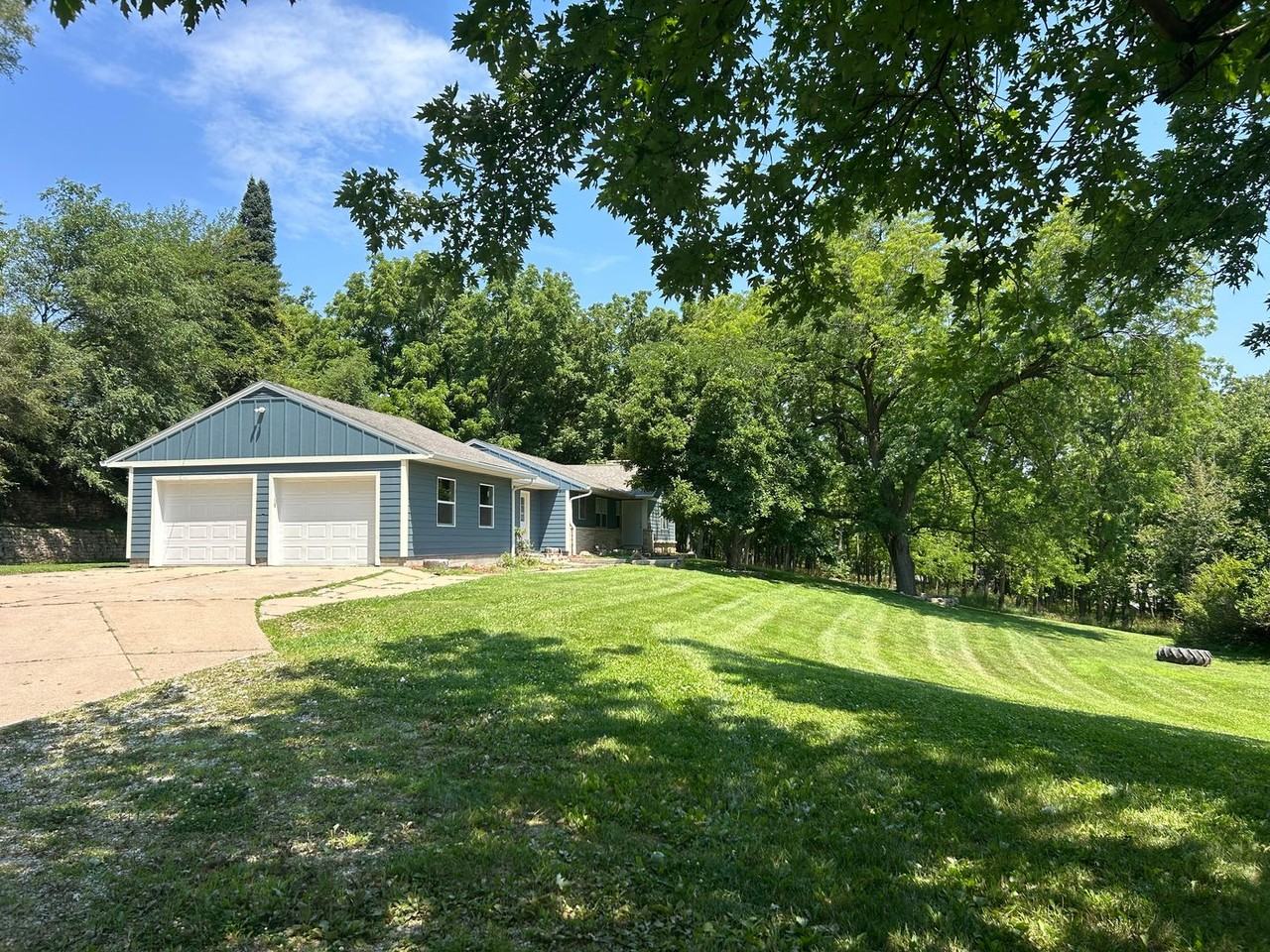 1824 E Kanesville Blvd - Photo 2 of 16