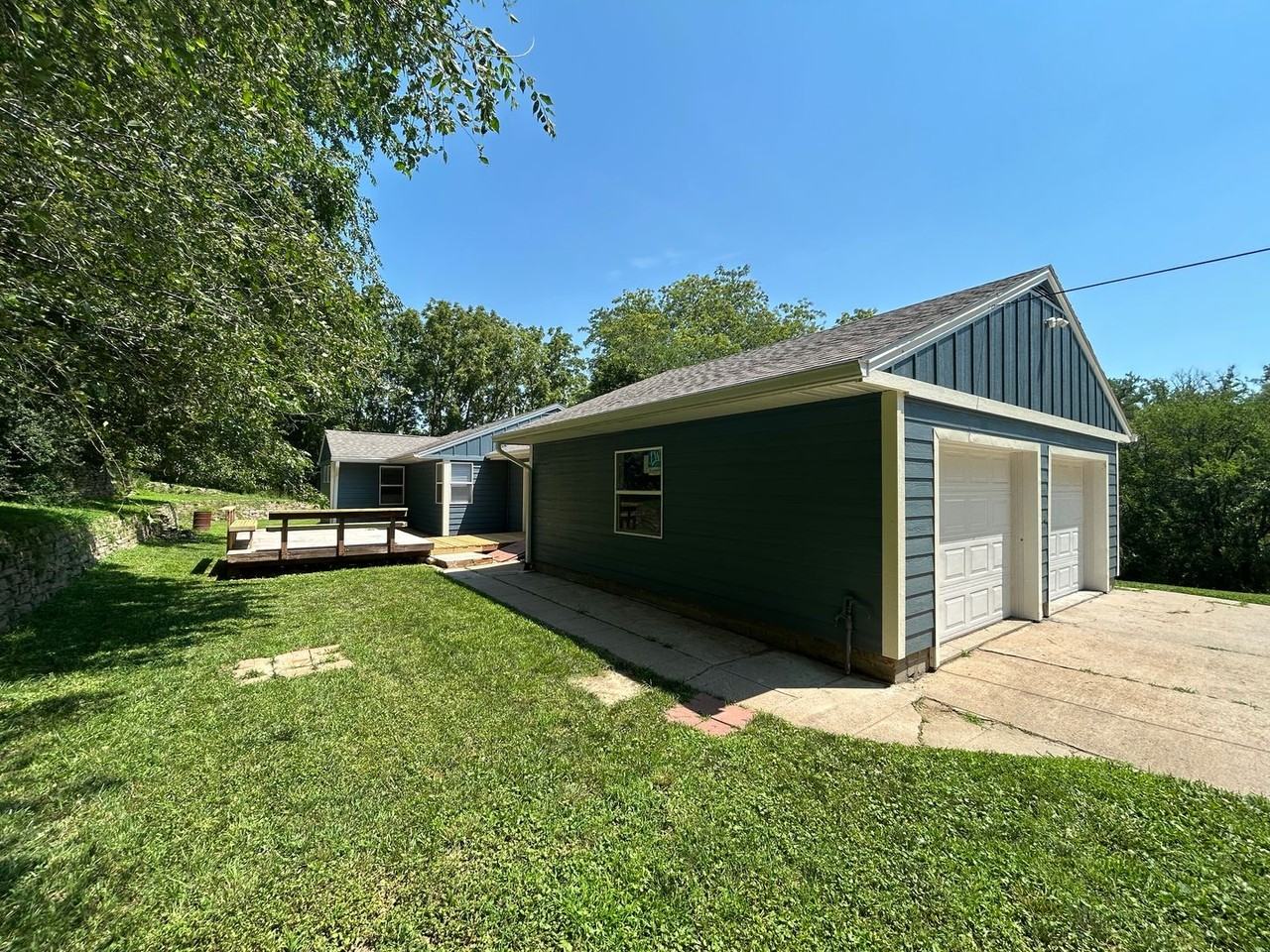 1824 E Kanesville Blvd - Photo 3 of 16