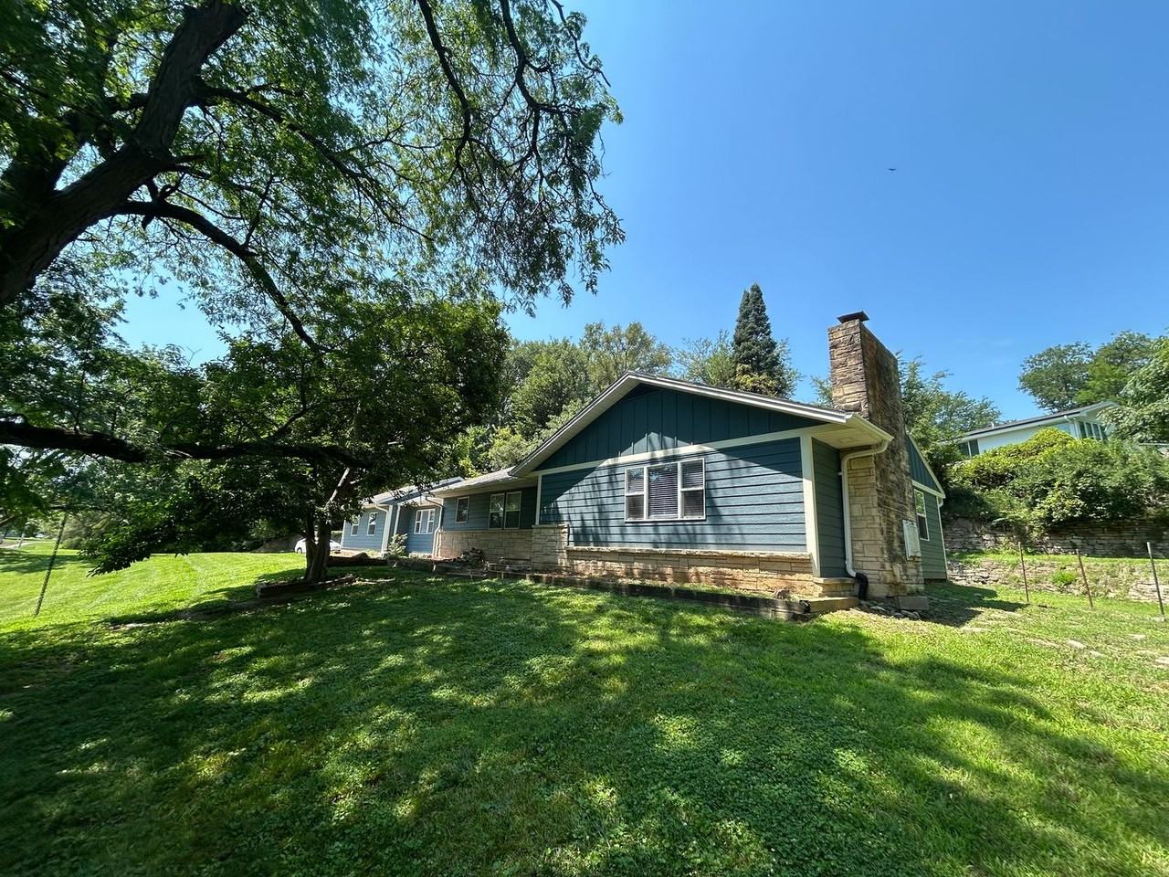 1824 E Kanesville Blvd - Photo 4 of 16