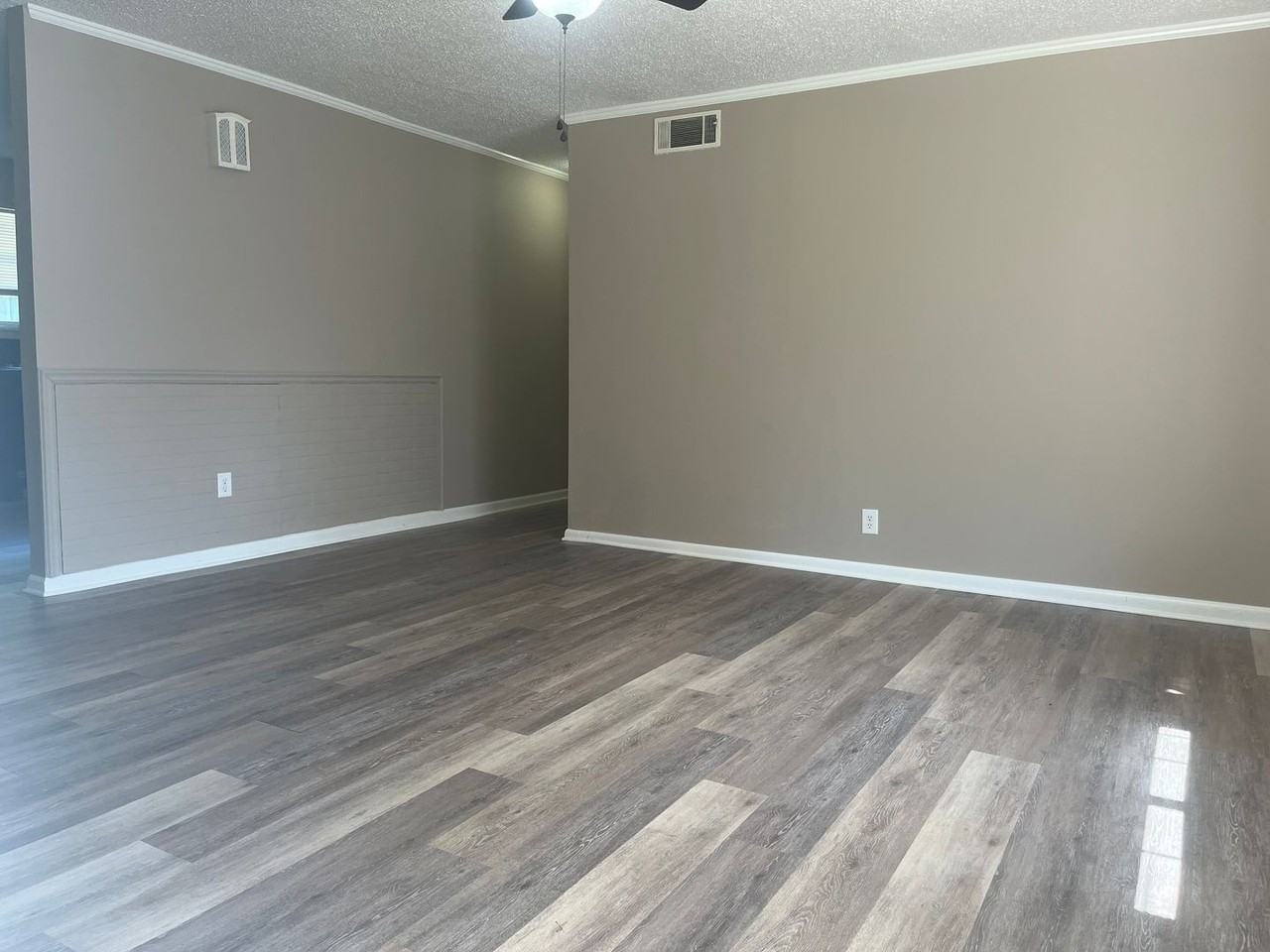 813 Sorrells Dr - Photo 2 of 17