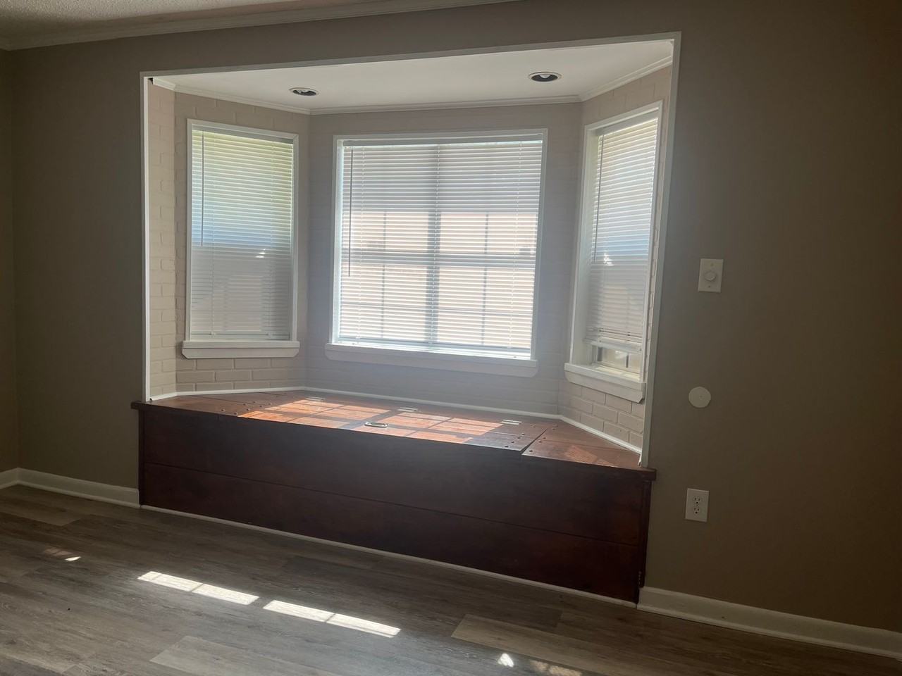 813 Sorrells Dr - Photo 3 of 17
