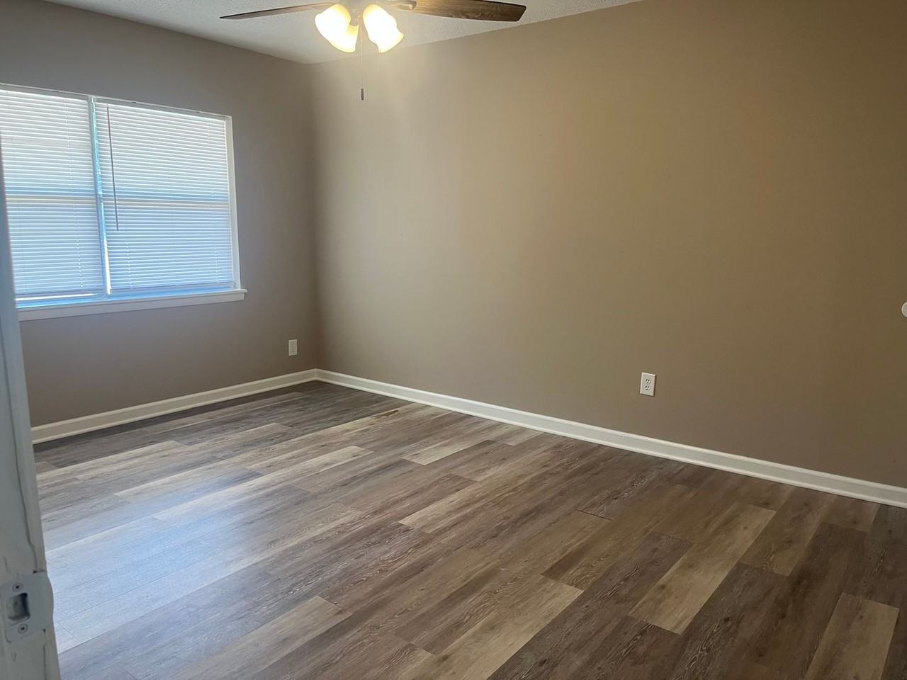 813 Sorrells Dr - Photo 4 of 17