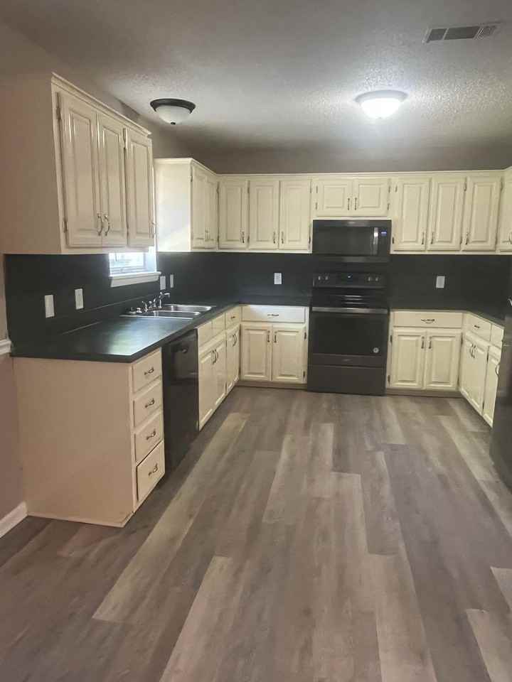 813 Sorrells Dr - Photo 6 of 17