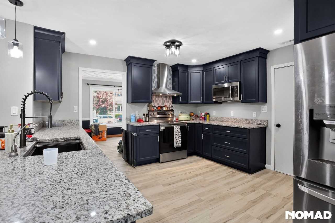 1620 Winthrope Dr - Photo 4 of 32