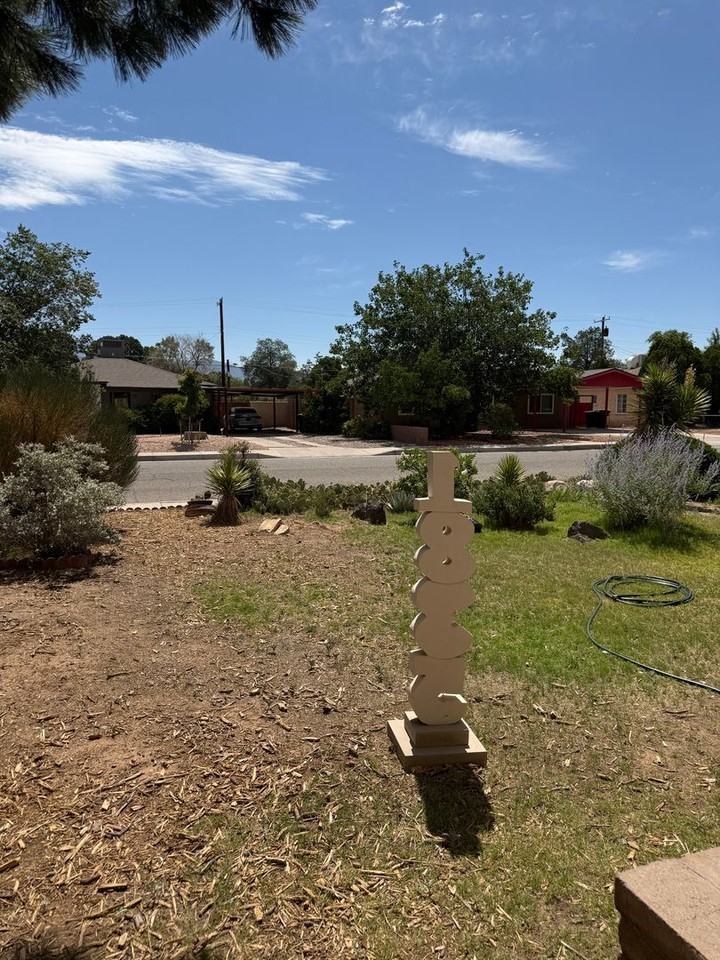 1835 Palomas Dr Ne - Photo 2 of 10