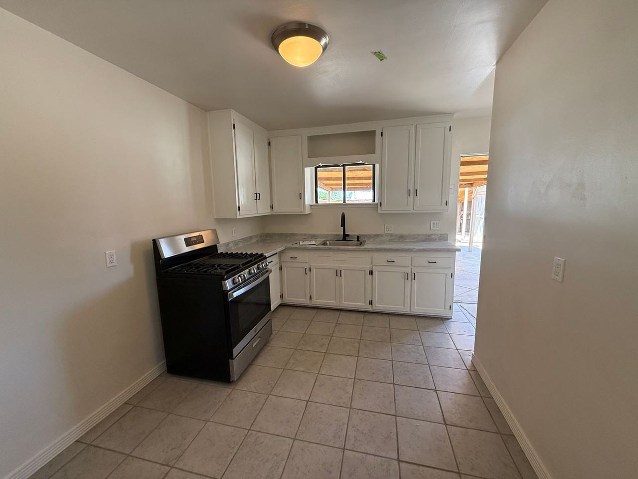 1835 Palomas Dr Ne - Photo 6 of 10