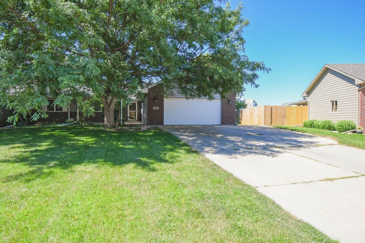 5937 S Lois Ln - Photo 3 of 50