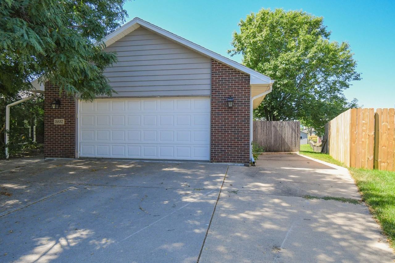 5937 S Lois Ln - Photo 4 of 50