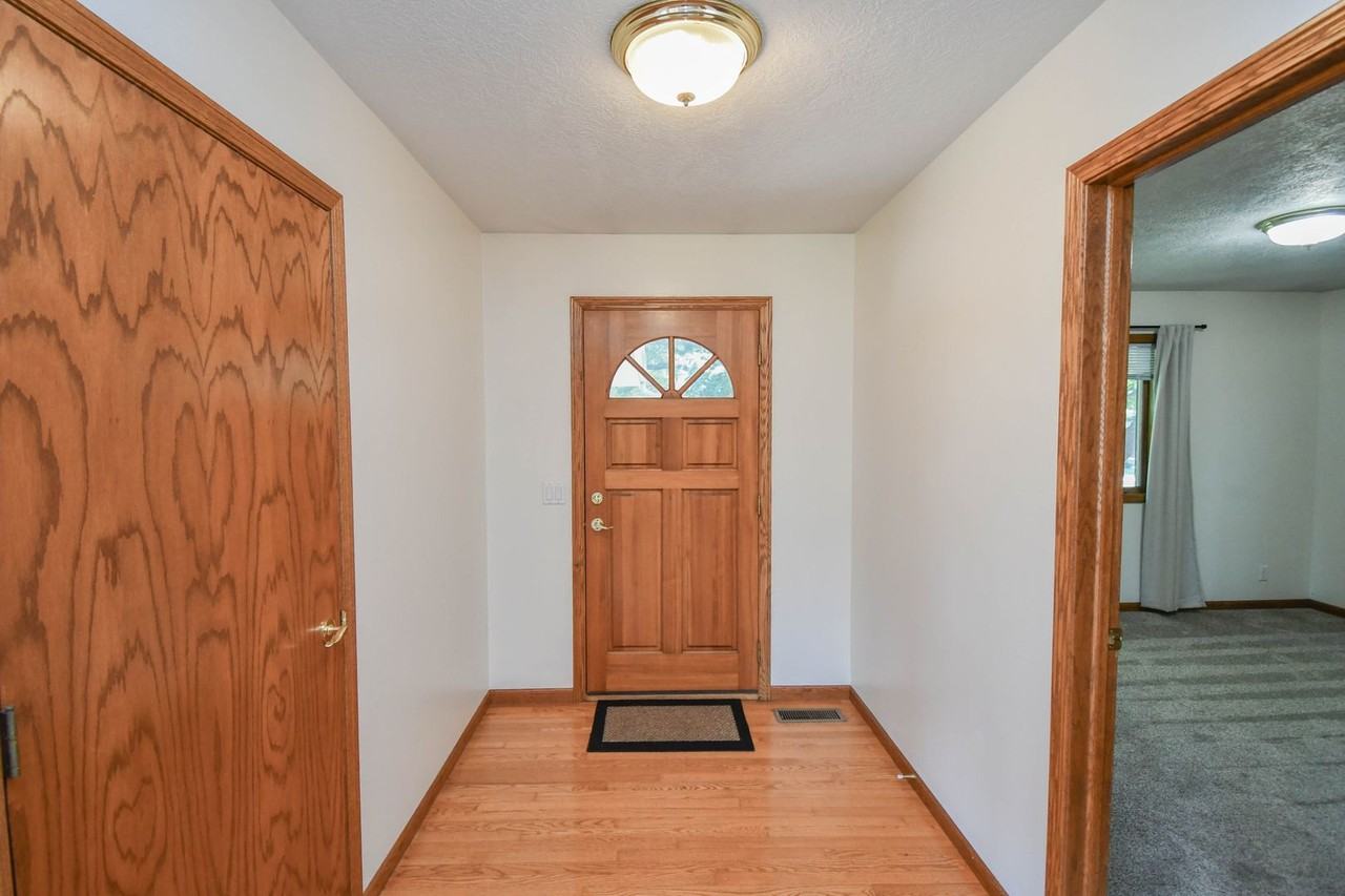 5937 S Lois Ln - Photo 5 of 50