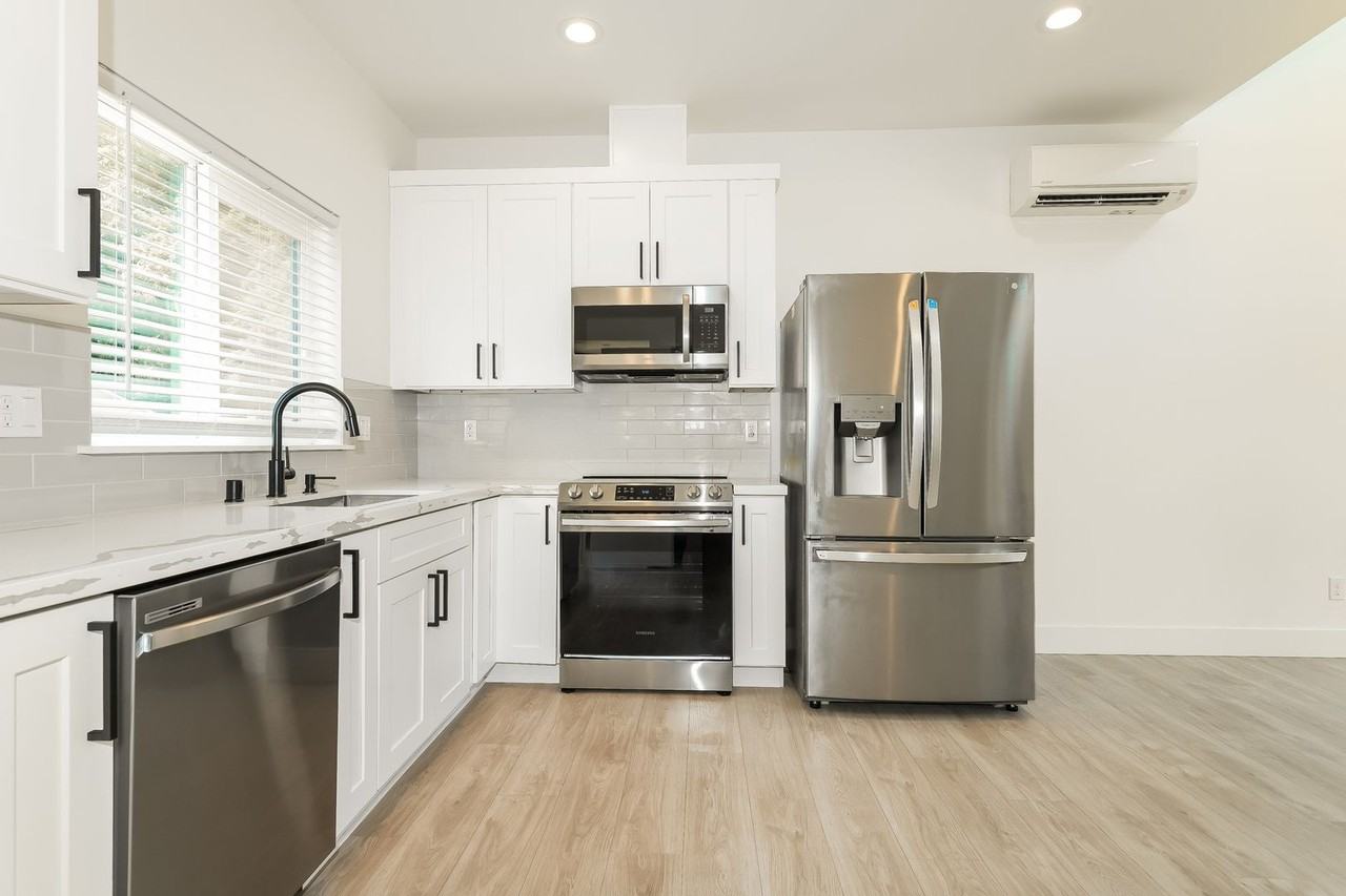 12835 9th Ave Sw - Photo 3 of 22