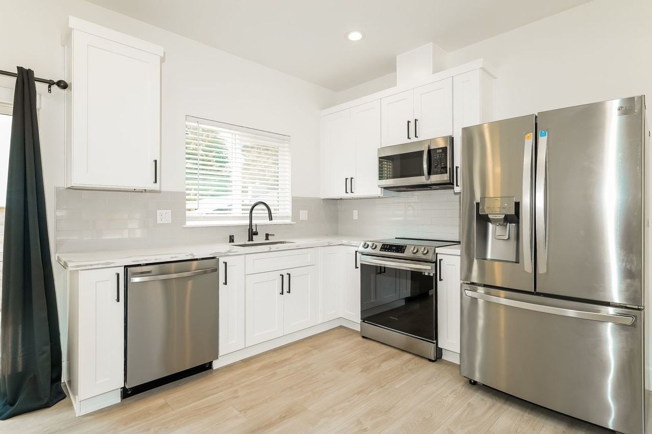 12835 9th Ave Sw - Photo 4 of 22