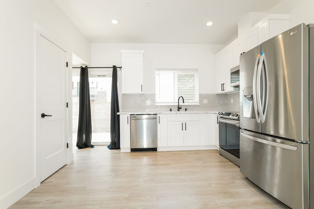 12835 9th Ave Sw - Photo 5 of 22