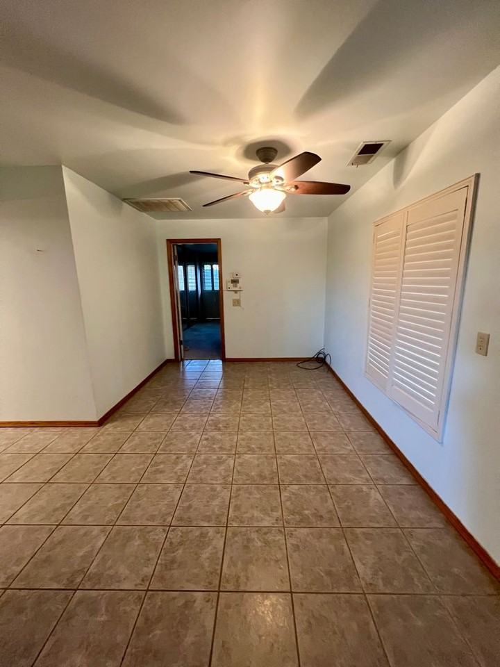 11015 Schafer Ave - Photo 4 of 21