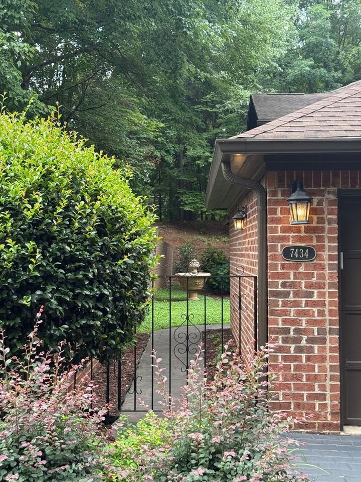 7434 Newmans Ln - Photo 2 of 35