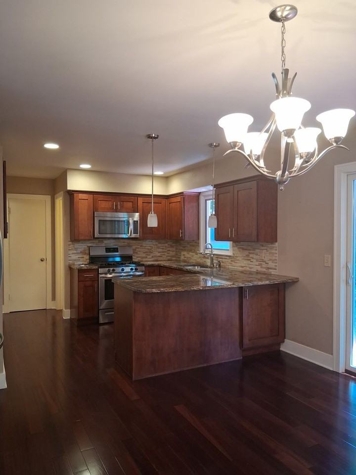210 Elm St - Photo 4 of 26