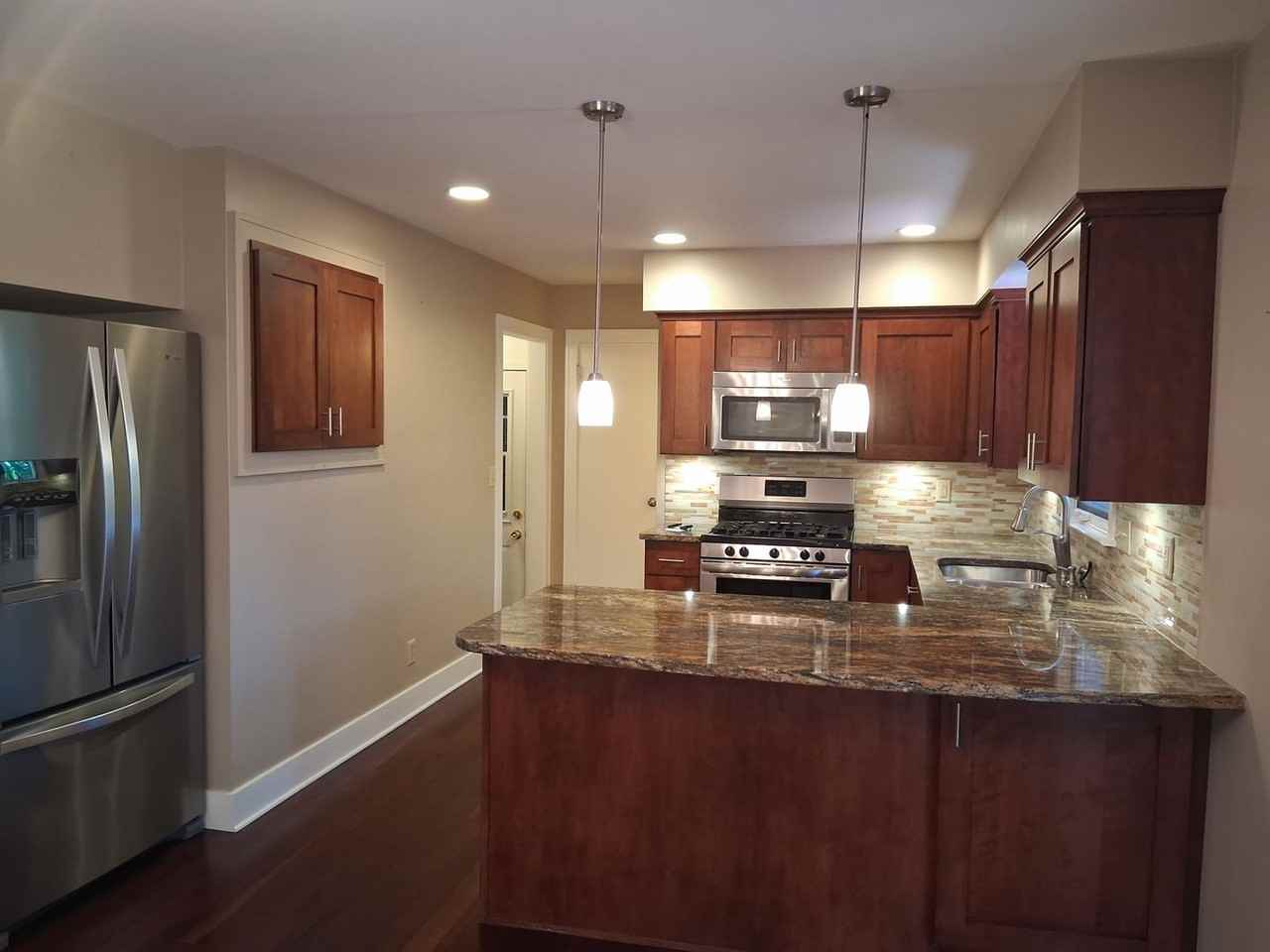 210 Elm St - Photo 5 of 26