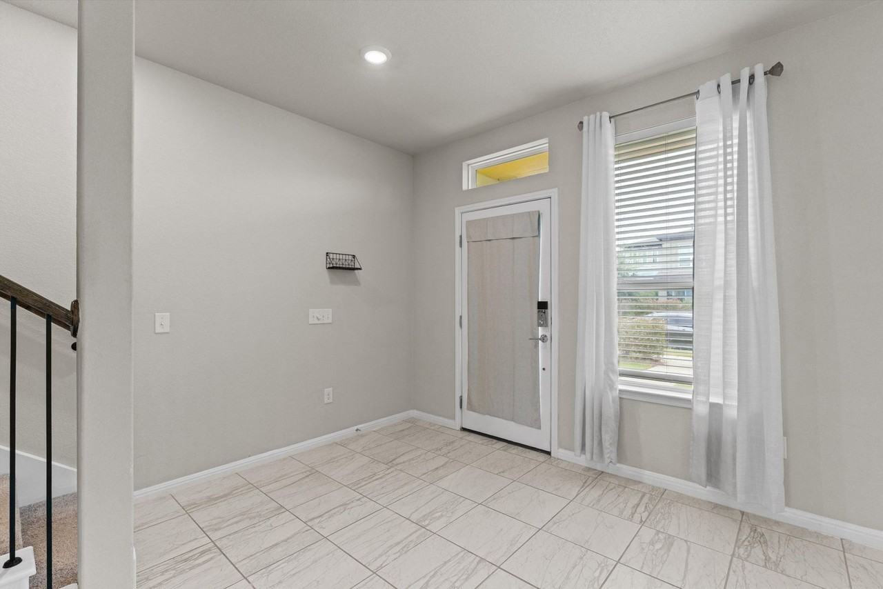 8809A Whitter Dr - Photo 3 of 28