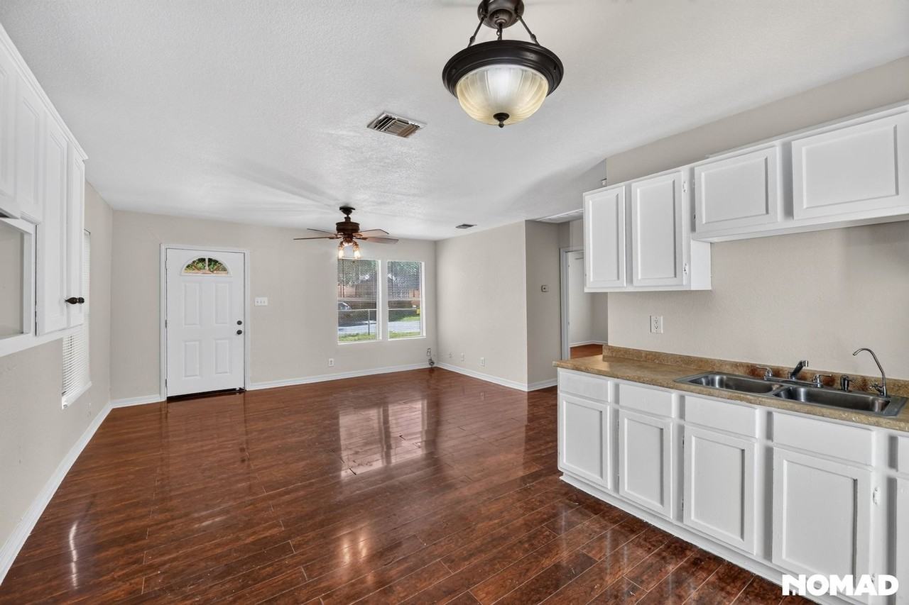 1534 Mardell St - Photo 4 of 37