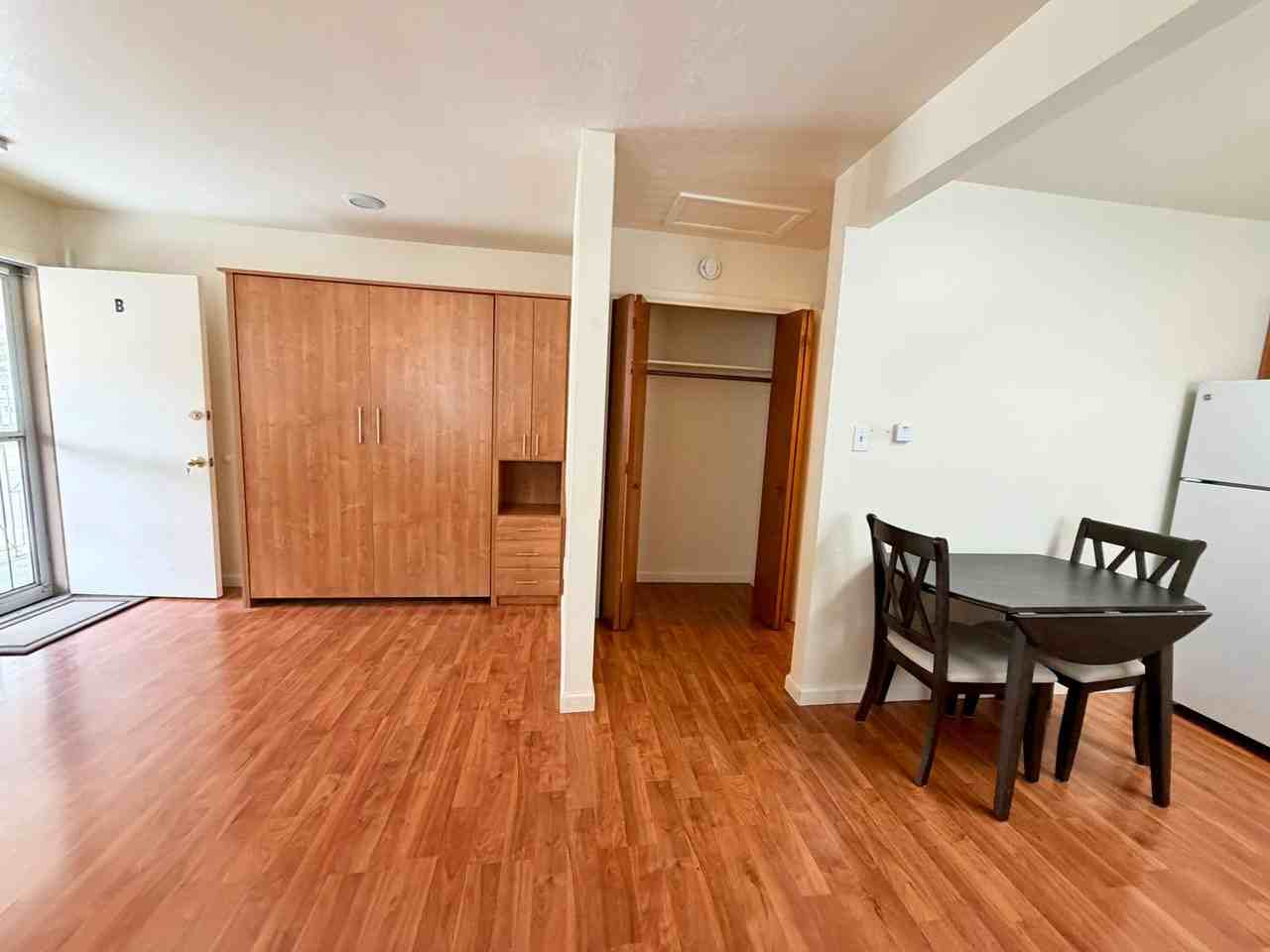 544 Roberts St - Photo 3 of 8