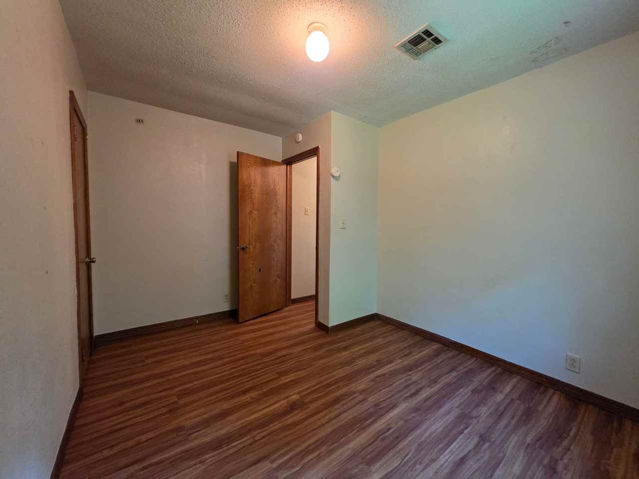 711 W Burns St - Photo 7 of 31