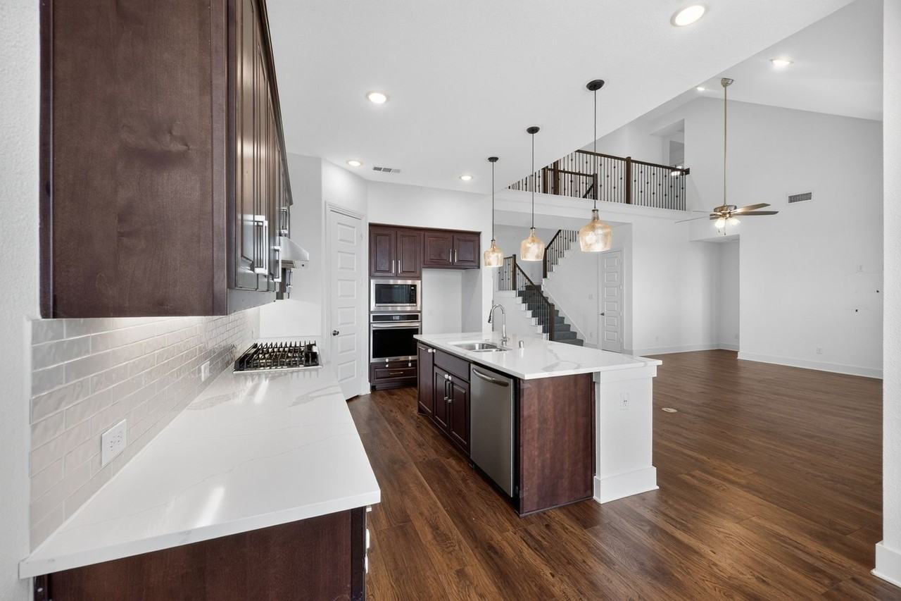 1104 Saratoga Rd - Photo 5 of 41