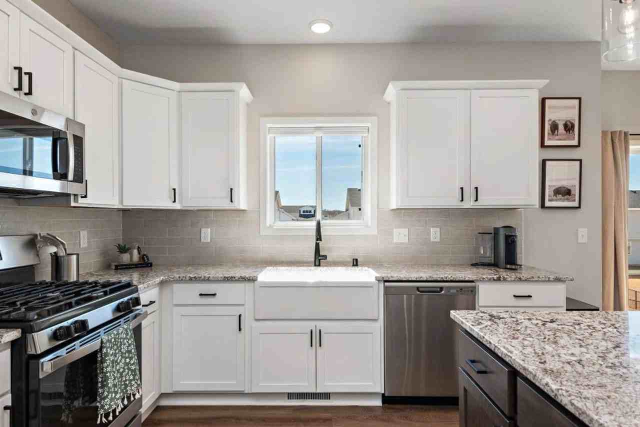 11597 8th St Ne - Photo 5 of 32
