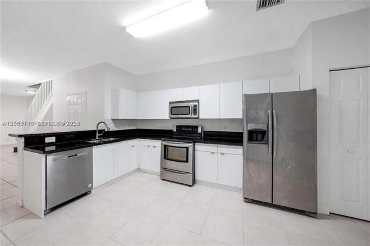 3903 3903 Tree Top Dr th 3903 - Photo 3 of 17