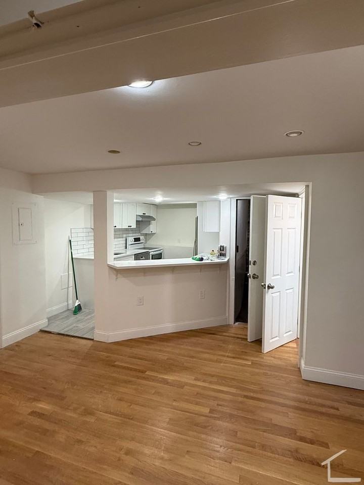 51 Brighton Ave - Photo 3 of 18