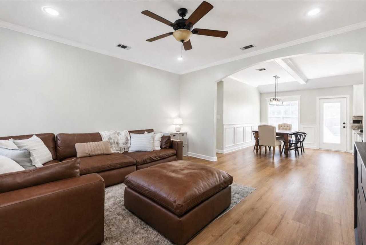 901 Sugarberry Dr - Photo 4 of 21