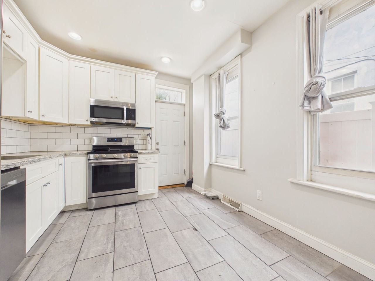1434 N 4th St - Photo 3 of 31