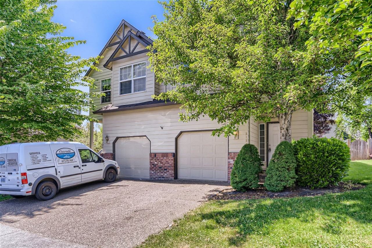 3133 Ne 13th Pl - Photo 3 of 28