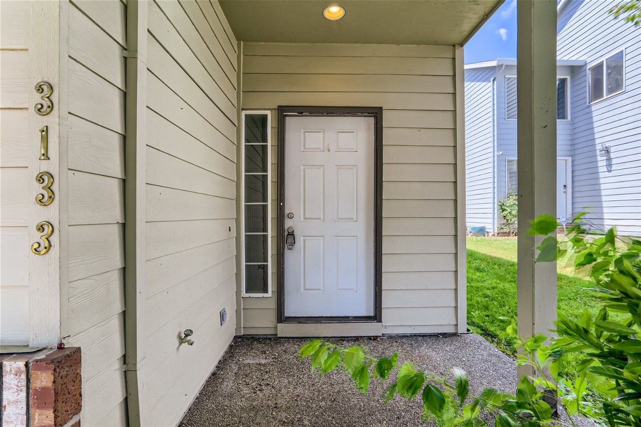 3133 Ne 13th Pl - Photo 4 of 28