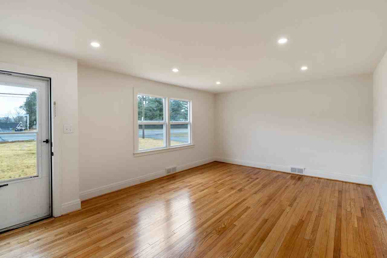 611 Polo Rd - Photo 3 of 9