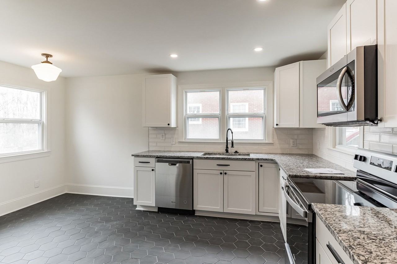 611 Polo Rd - Photo 5 of 9