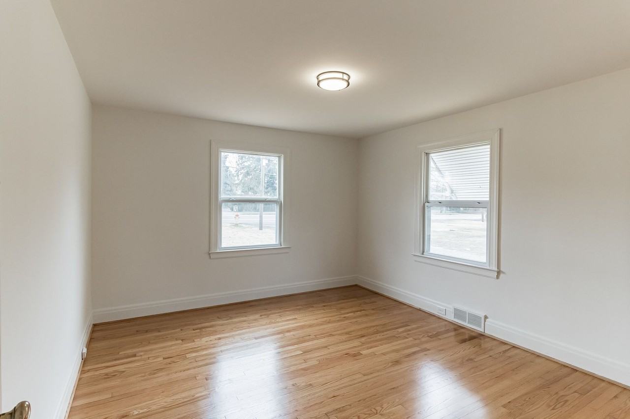 611 Polo Rd - Photo 6 of 9