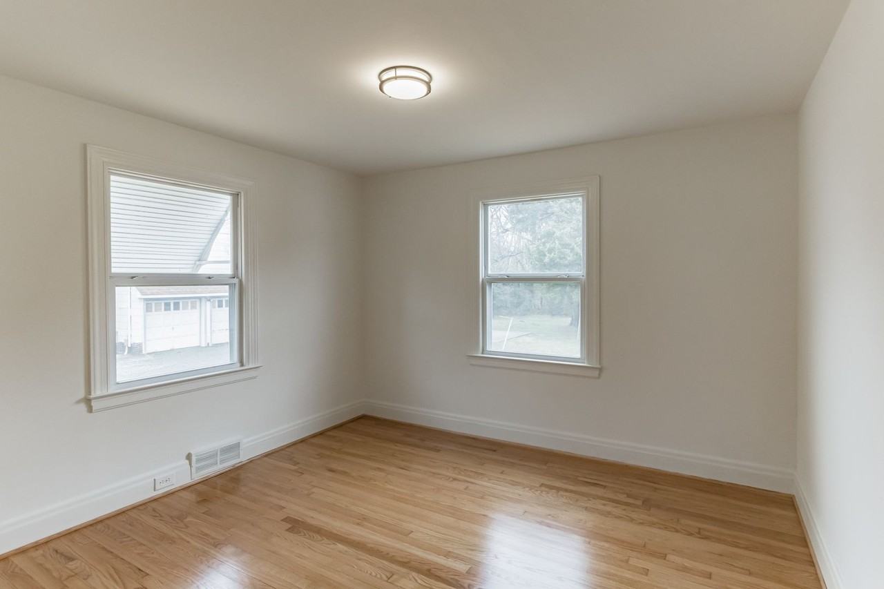 611 Polo Rd - Photo 7 of 9