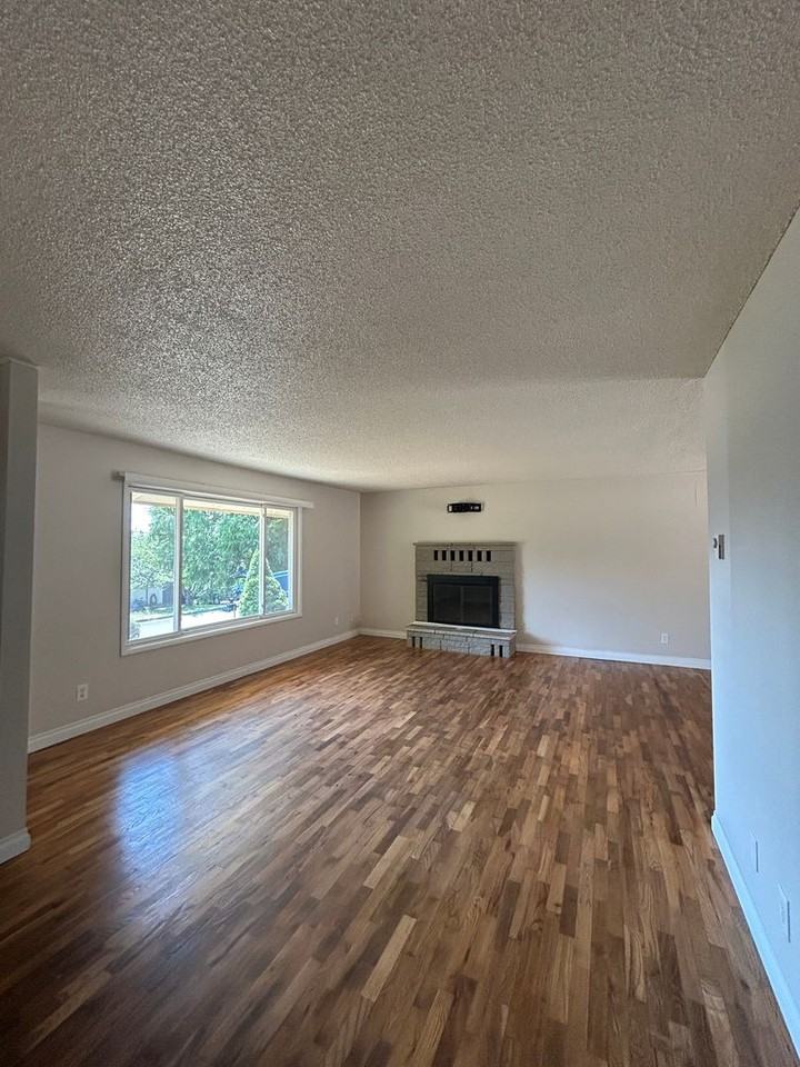 2407 Burcham St - Photo 2 of 16